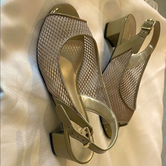 DAVID TATE SAND COLOR MESH PATENT SANDALS. BEAUTIFULLY PADDED INSOLES!! - Picture 1 of 7